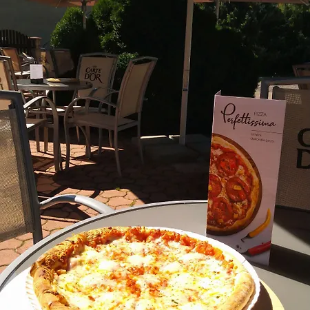 Rezidence Fami Deluxe Design 招待所