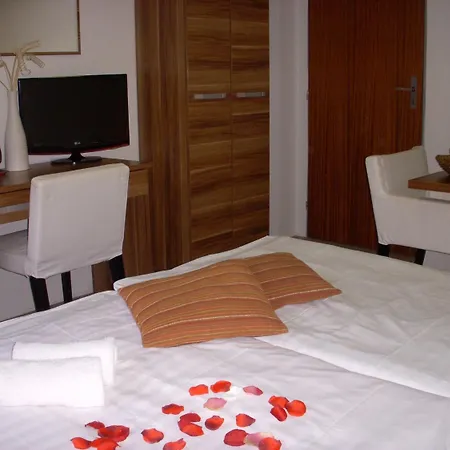 Guest house Rezidence Fami Deluxe Design 3*